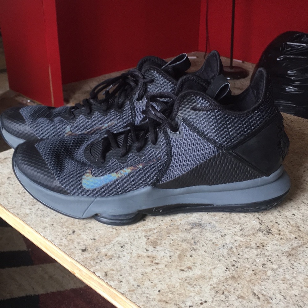 Men’s Nike sneakers
